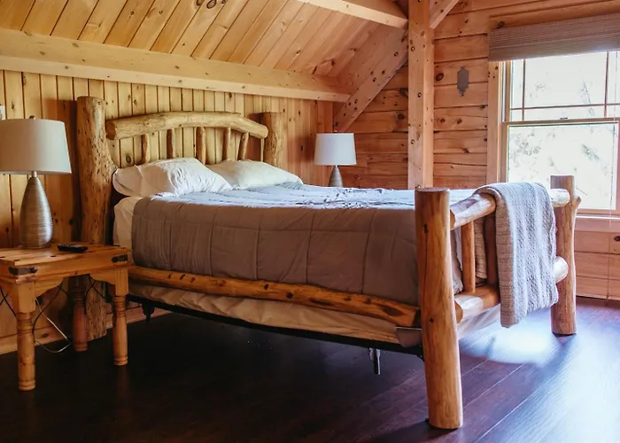Luxury Log W Hot Tub Near Holiday home *