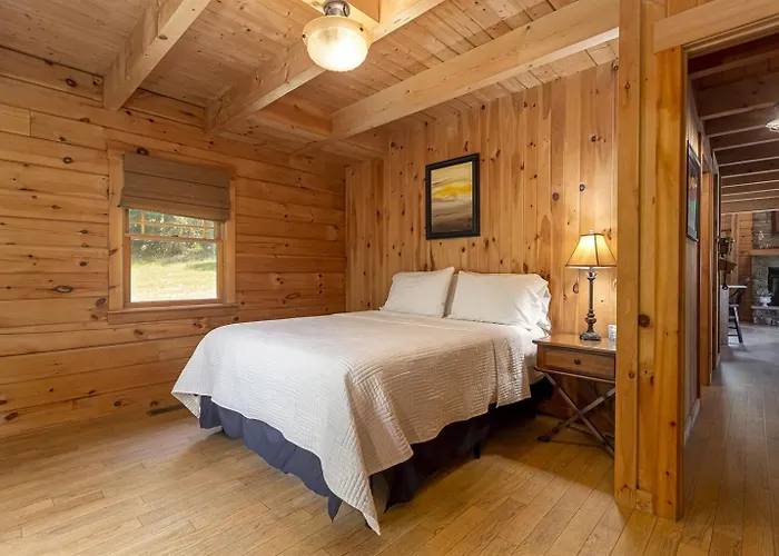 Luxury Log W Hot Tub Near Holiday home