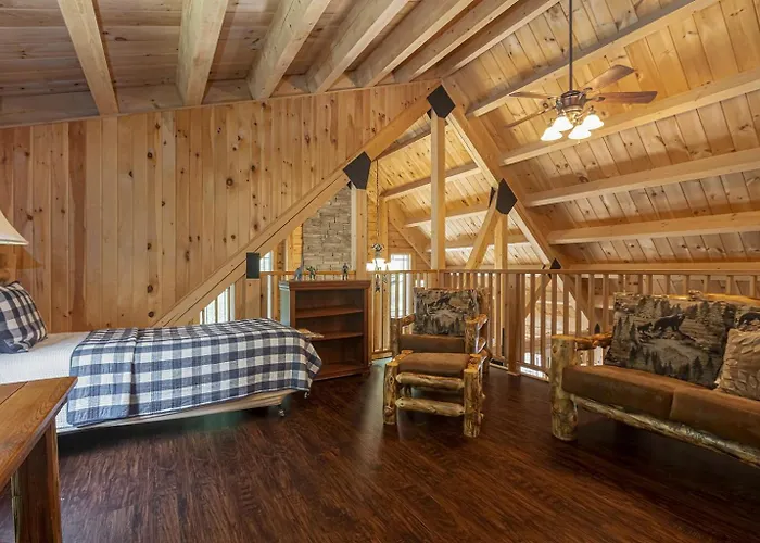 Luxury Log W Hot Tub Near Holiday home