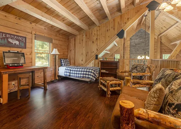Luxury Log W Hot Tub Near Holiday home