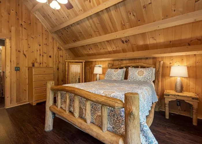 Holiday home Luxury Log W Hot Tub Near
