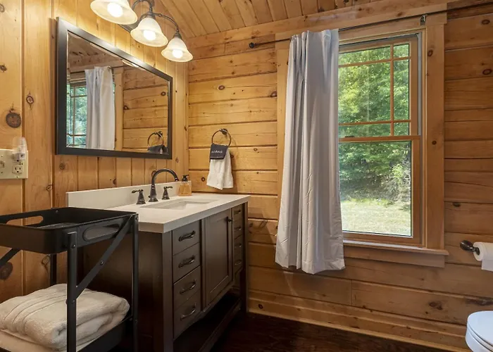 Luxury Log W Hot Tub Near